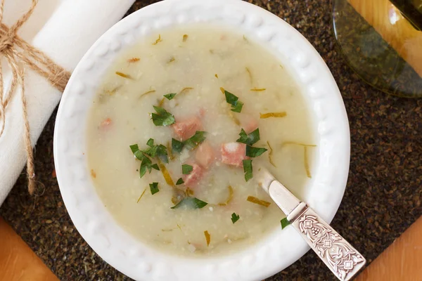 Caldo verde - portugiesische, brasilianische Suppe — Stockfoto