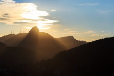 Sunset Mountain Corcovado İsa kurtarıcı, Rio de Jan arkasında