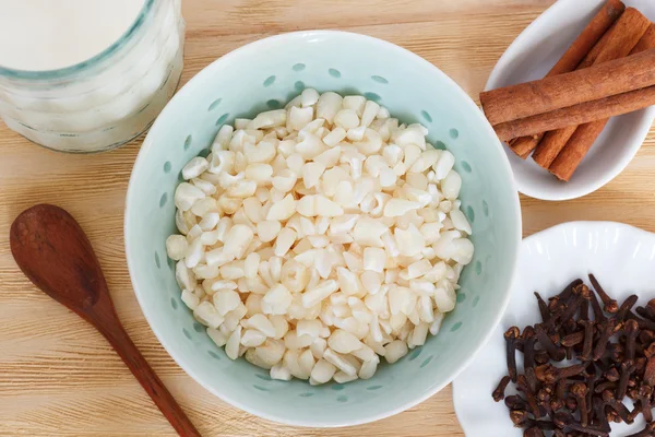 Cooking brazilian dessert canjica of white corn — ストック写真