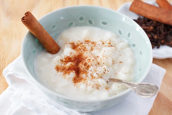 Brasilianische Dessert-Canjica aus weißem Mais — Stockfoto