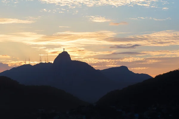 Warm sun light behind Mountain Corcovado during sunset, Rio de Janeiro — Stock fotografie