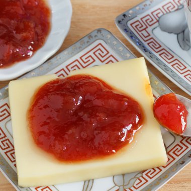 Brezilyalı tatlı Romeo ve Juliet, goiabada reçel ve peynir