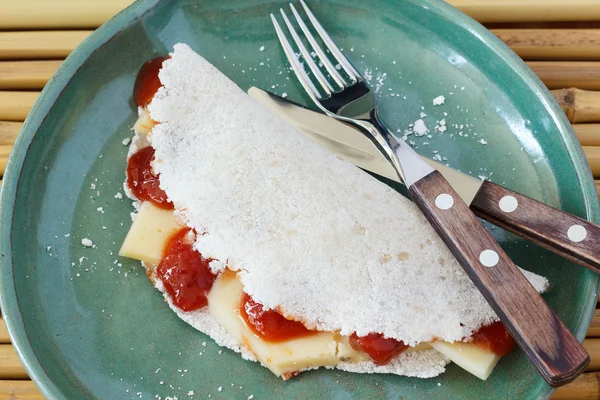 Casabe (bammy, beiju, 밥, biju)-flatbread 카사 바 (타 피 오카에서에서 만든) — 스톡 사진