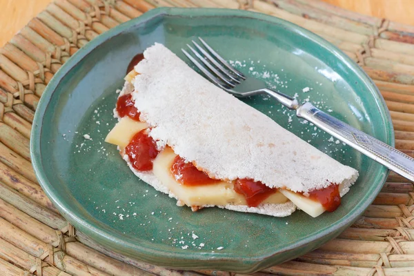 Casabe (bammy, beiju, bob, biju) - flatbread from cassava (tapio — Stock fotografie