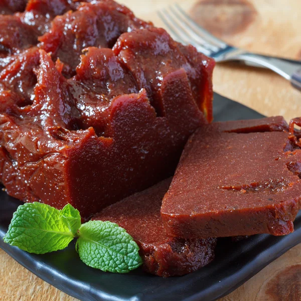 Goiabada de postre brasileño con menta — Foto de Stock