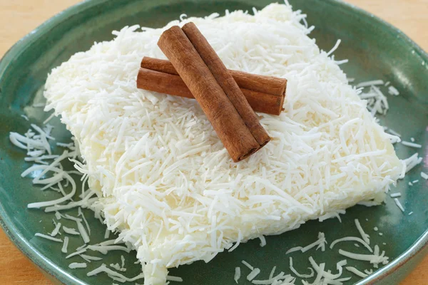 Postre brasileño: pudín de cuscús dulce (tapioca) (cuscuz doce —  Fotos de Stock