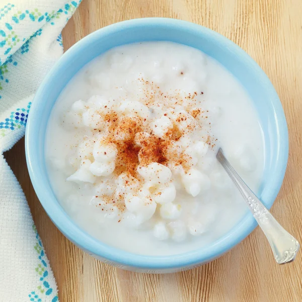 Brasilianische Dessert-Canjica aus weißem Mais — Stockfoto