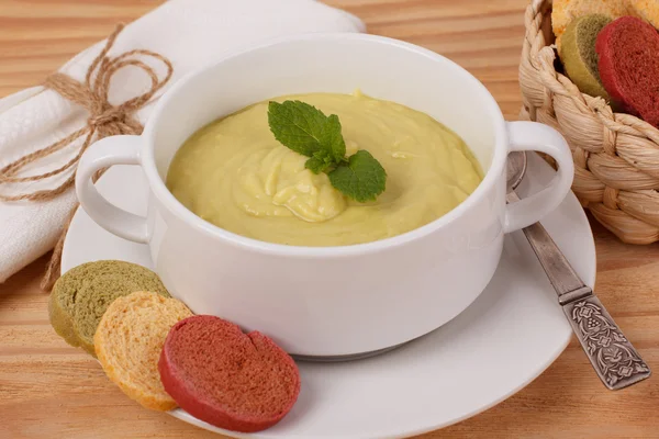 Sopa de creme vegetal com pão — Fotografia de Stock