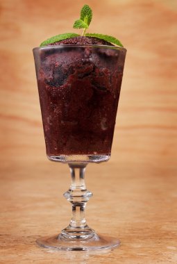 Acai pulp cam ile taze nane