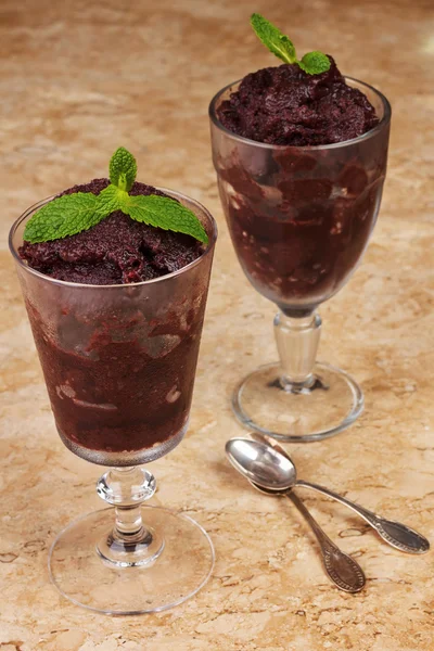 Polpa di Acai in vetro con menta fresca — Foto Stock