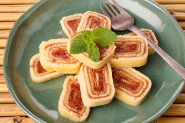 Bolo de rolo (İsviçre rulo, rulo kek) Brezilyalı tatlı