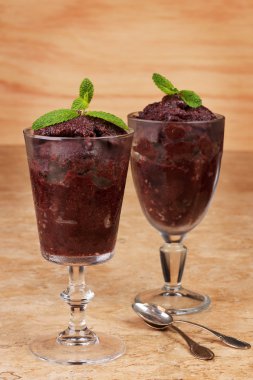 Acai pulp cam ile taze nane