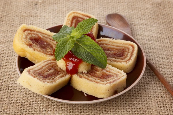 Bolo de rolo (İsviçre rulo, rulo kek) Brezilyalı tatlı — Stok fotoğraf