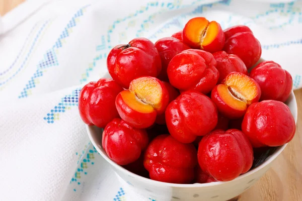 Malpighia glabra (červená acerola), tropické ovoce — Stock fotografie