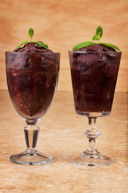 Acai pulp cam ile taze nane 