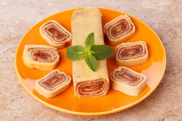 Bolo de rolo (Schweizer Brötchen, Rollkuchen) brasilianisches Dessert — Stockfoto