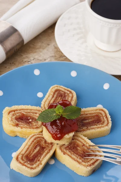 Bolo de rolo (svájci roll, torta roll) brazil desszert — Stock Fotó