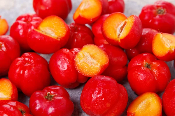 Malpighia glabra (červená acerola), tropické ovoce — Stock fotografie