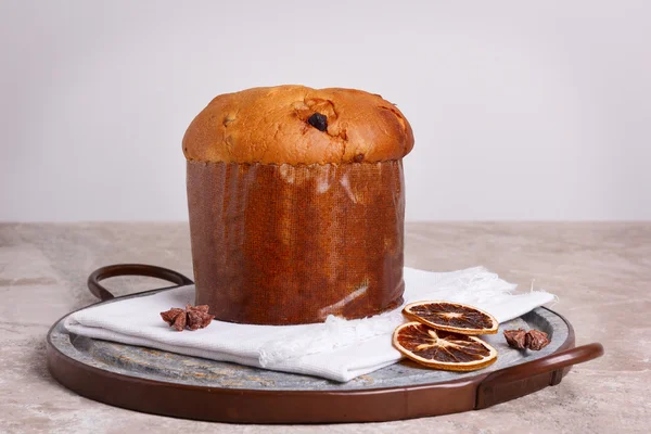 Panettone - pan dulce tradicional para Navidad — Foto de Stock