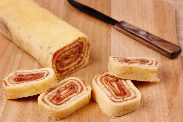 Bolo de rolo (Schweizer Brötchen, Rollkuchen) brasilianisches Dessert — Stockfoto