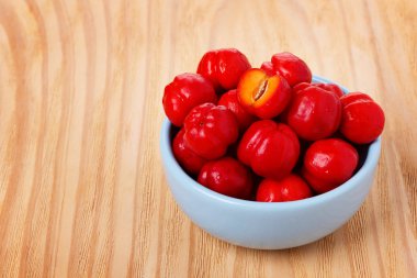 Malpighia glabra (kırmızı acerola), tropikal meyve 