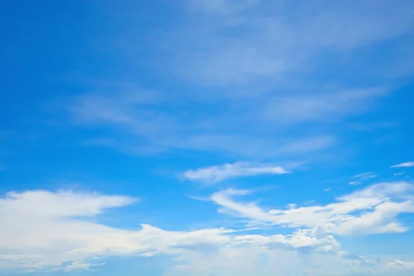 Cielo blu con clounds — Foto Stock