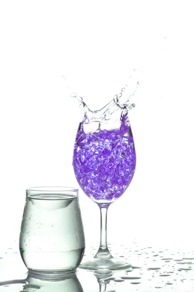 Copo de champanhe salpicante — Fotografia de Stock