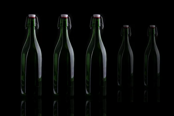 Σκοτεινό μπουκάλια κρασιού — Φωτογραφία Αρχείου