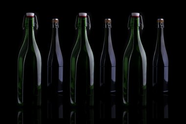 şarap şişesi siyah