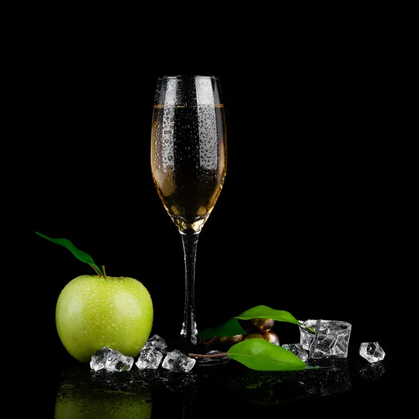 アップルとシャンパン グラス ロイヤリティフリーのストック写真