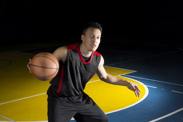 Asiático jogador de basquete — Fotografia de Stock