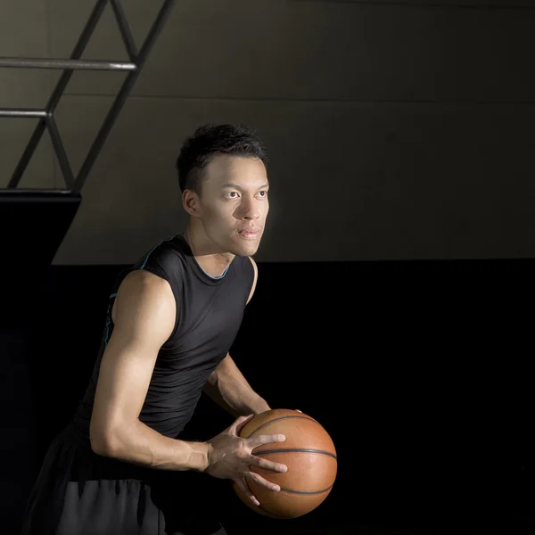 Asiático jogador de basquete — Fotografia de Stock