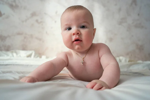 Bebé Con Una Expresión Divertida Cara —  Fotos de Stock