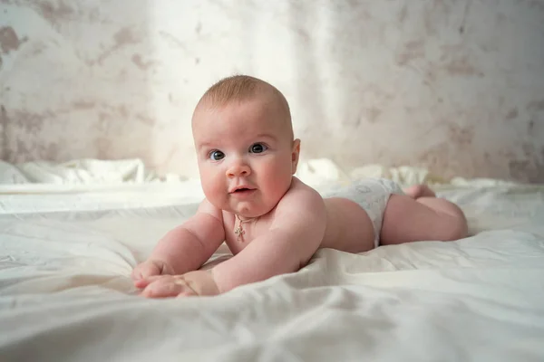 Bebé Con Una Expresión Divertida Cara —  Fotos de Stock