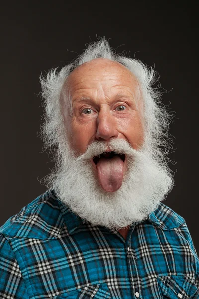 Uzun sakal wiith kocaman bir gülümseme ile yaşlı adam — Stok fotoğraf