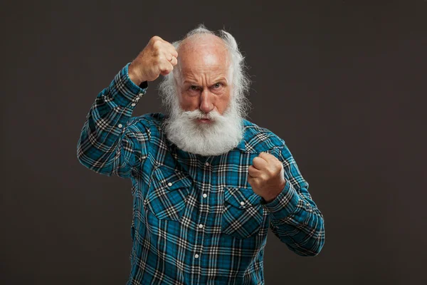 Hombre viejo con una larga barba con una gran sonrisa — Foto de Stock