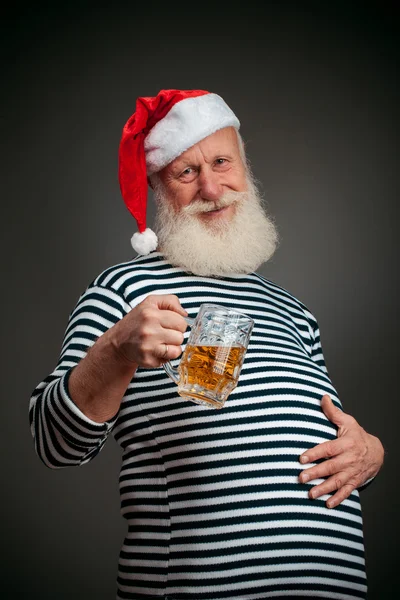 英俊的水手。海员。圣诞老人与啤酒 — 图库照片