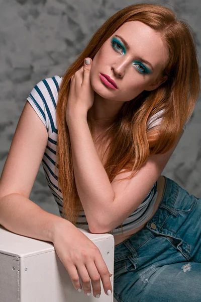 Beautiful fashion model in a studio — Stock Photo, Image