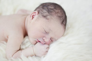 Yeni doğan bebek uyku