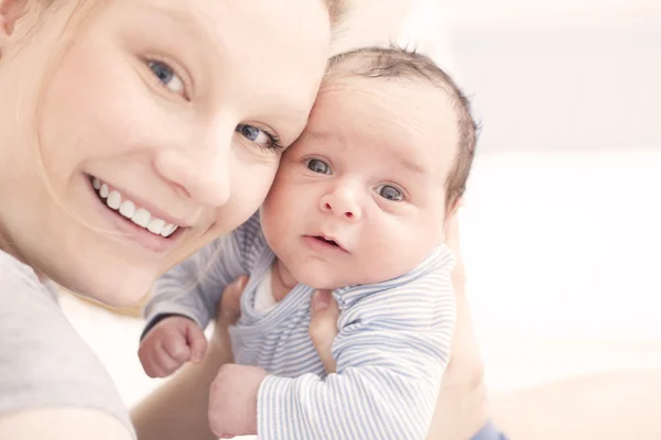 Porträtt av mor och barn — Stockfoto