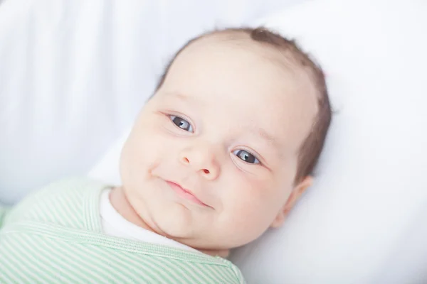 Portret van een lachende baby — Stockfoto