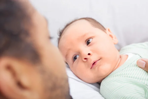 Father and child lying together on the couch — Stock Photo, Image