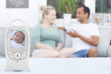 Onların yenidoğan monitörde uyurken serbest zaman zevk çift