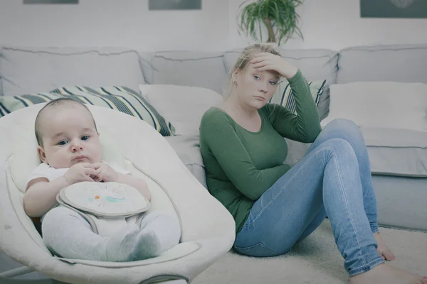 Genç kadın doğum sonrası depresyon — Stok fotoğraf