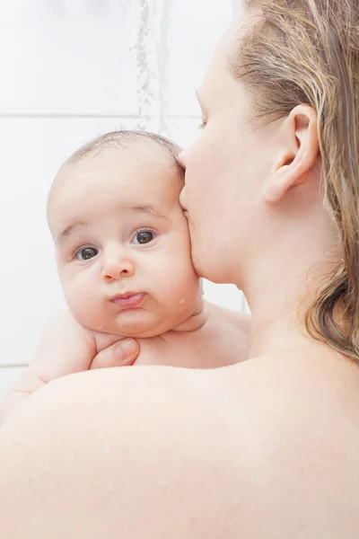 Mother taking a shower with her baby — Stockfoto