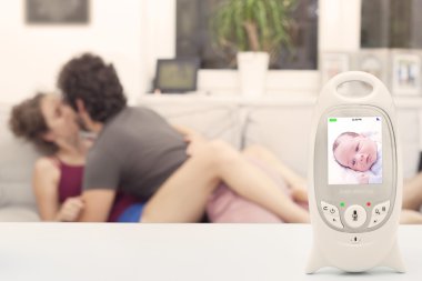 Monitörde pervasız bebek bakıcısı bebek anlamadan dışarı yapma uyku değil