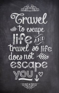 Tebeşir ile bir kara tahta üzerinde yazılı seyahat teklif