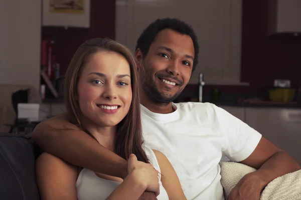 En el amor Interracial pareja —  Fotos de Stock