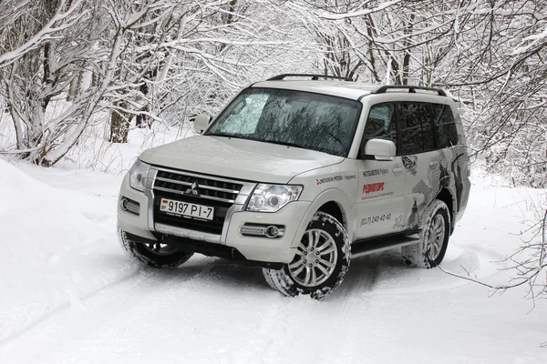 Nuevo Mitsubishi Pajero — Foto de Stock