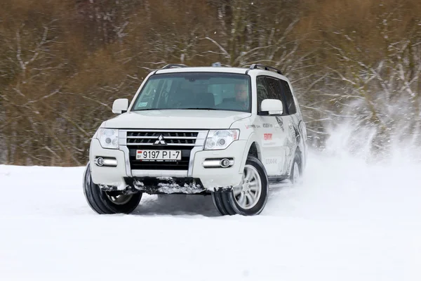 Nieuwe Mitsubishi Pajero — Stockfoto